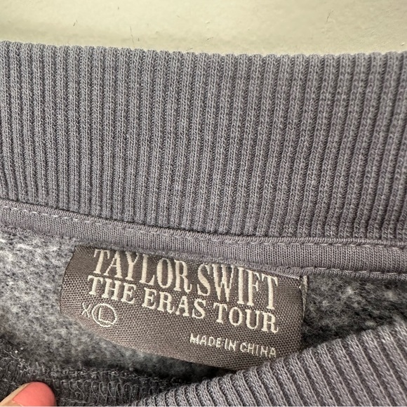 NWT Taylor Swift Eras Tour Blue Crewneck Sweatshirt Size XL - Picture 5 of 5